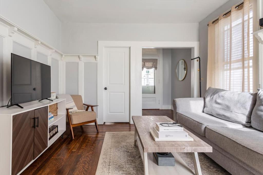 The Santiago Yale With Parking And Modern * New Haven